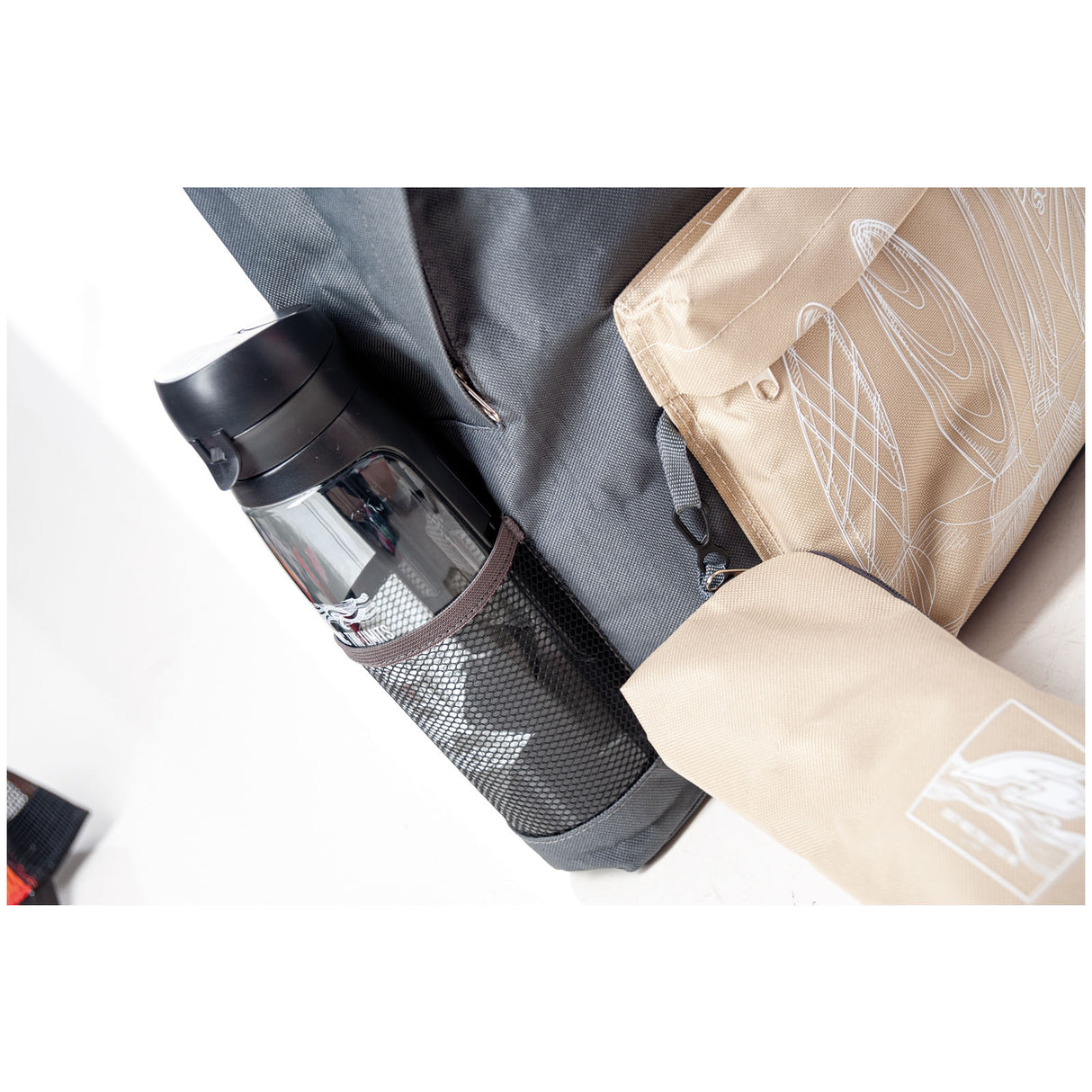 F2 Rucksack Trail Tasche 22 L Grau/Beige 2024