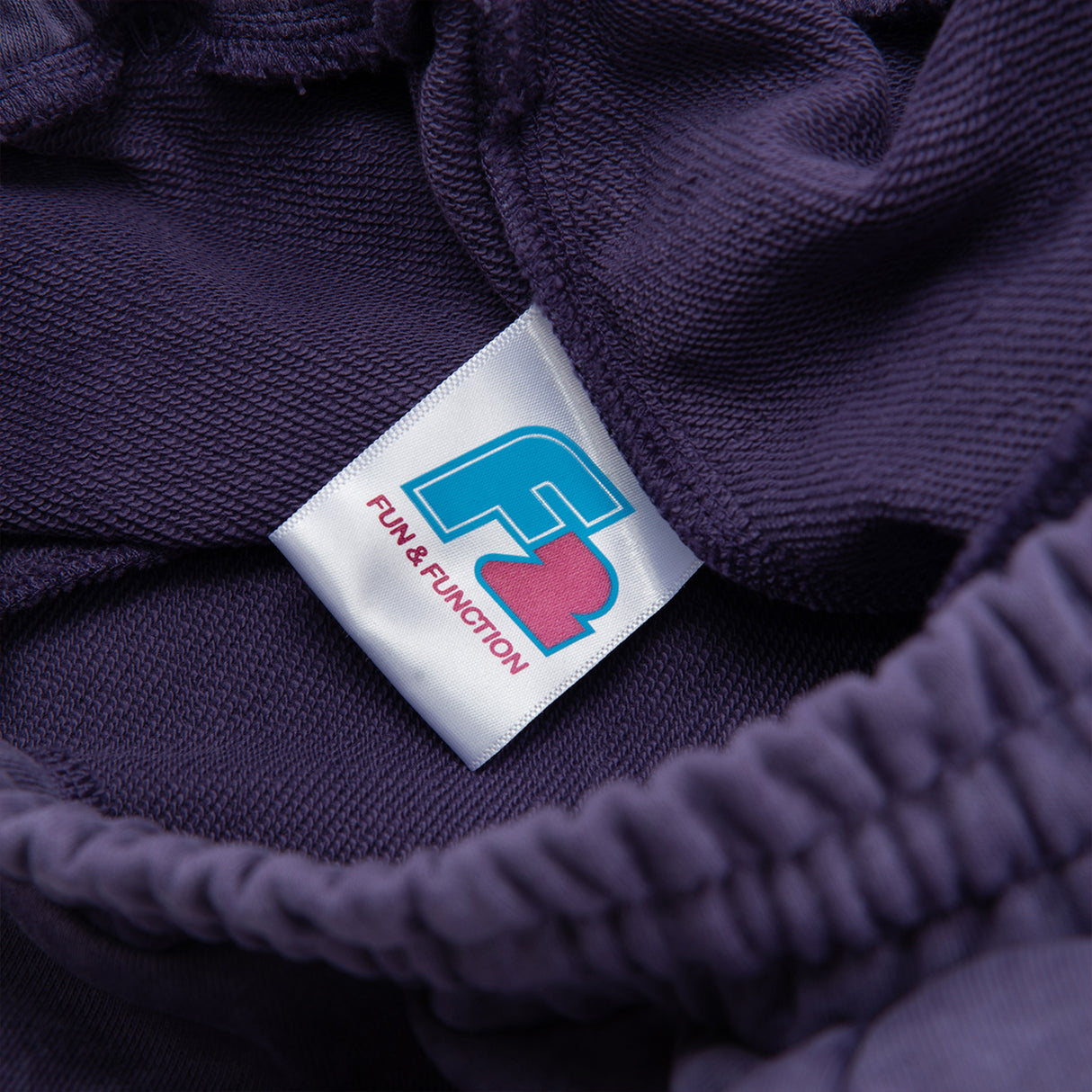 F2 Retro Silberpfeil Shorts Plum Stonewashed Damen Sweatshorts - Größe wählbar